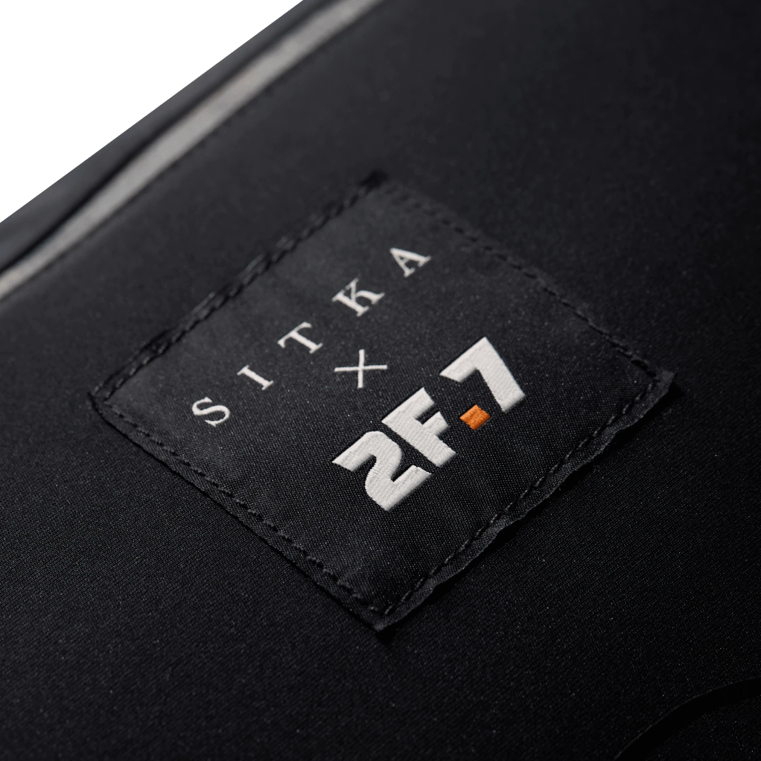 2F.7 Jetstream Insulated WS Muff - Image 2